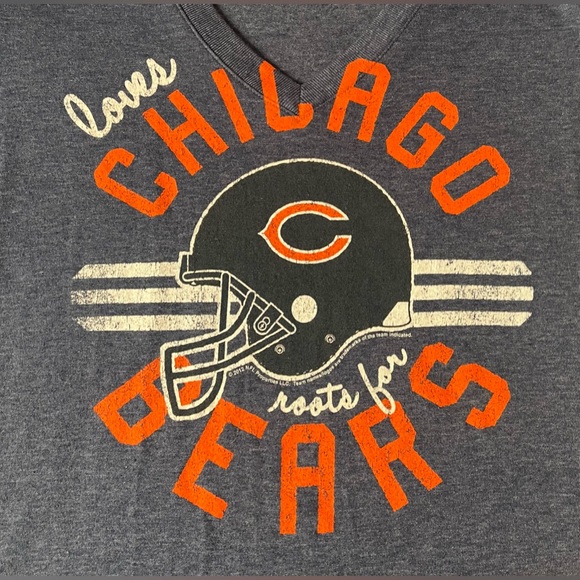Chicago Bears V Neck Tee by NFL Team Apparel EUC - Picture 3 of 4